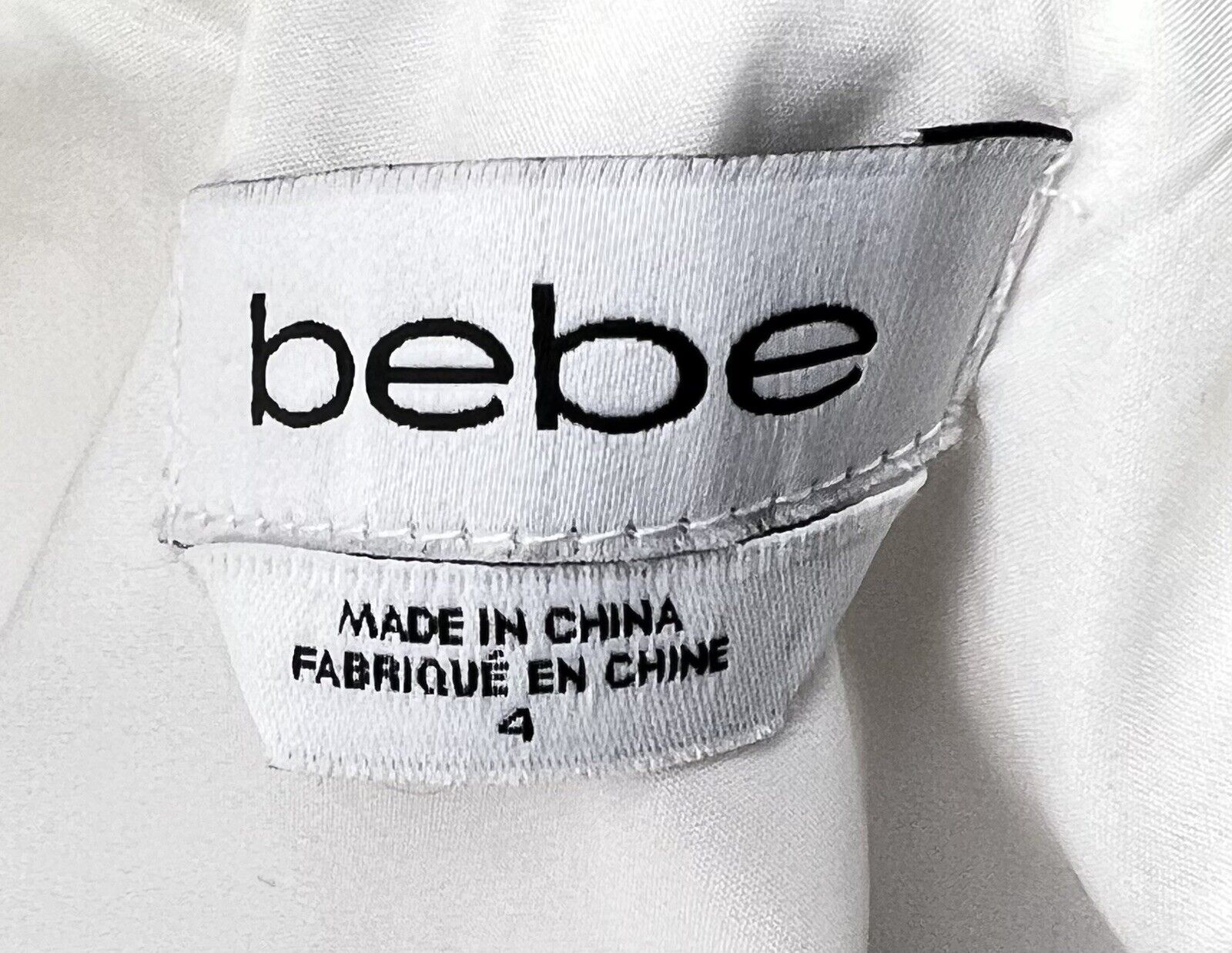 Bebe Cropped White Jacket With Shoulder Embrodery Zipper Sleeves Size 4