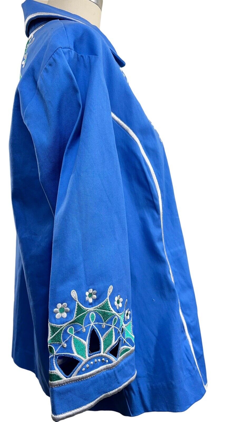 Bob Mackie Cut Out Design Embroidered Flowers Zip Up Jacket Size L