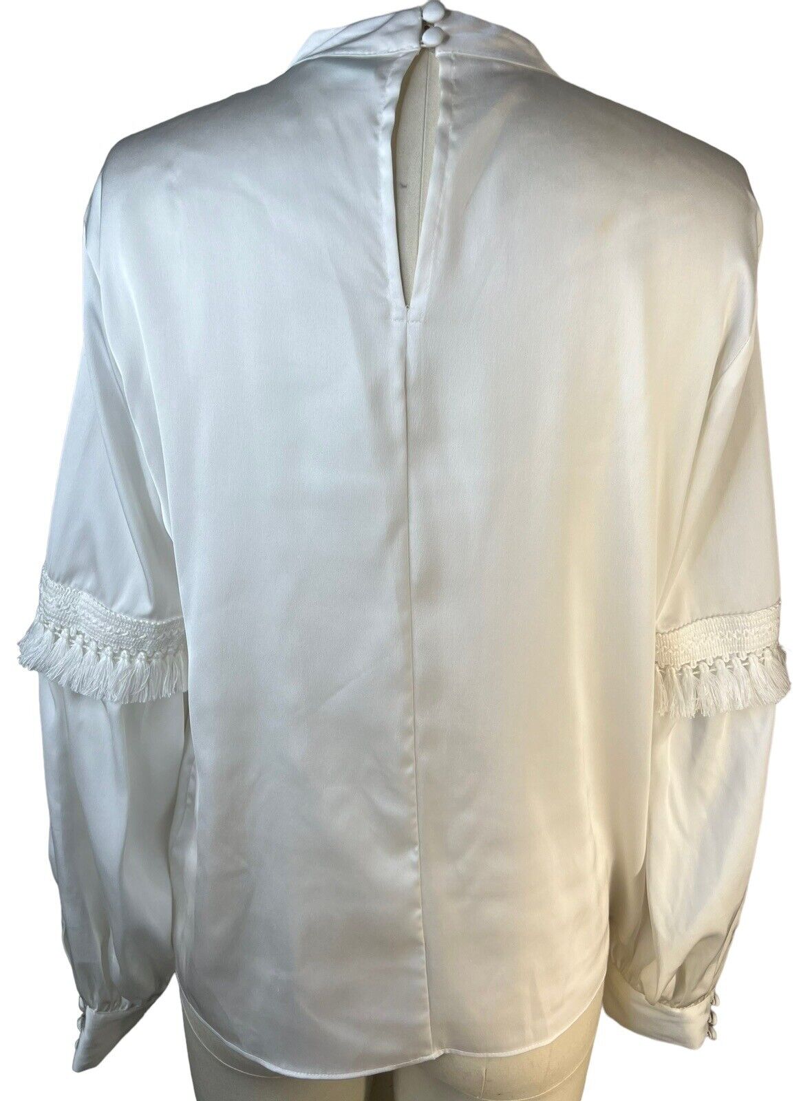 Ryegrass Women’s White Long-sleeved Pullover Fringe Lace Blouse Size Medium