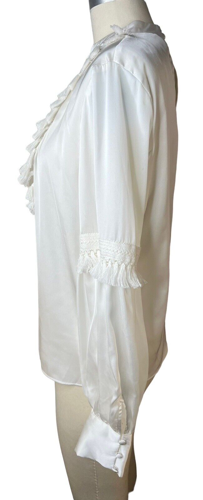 Ryegrass Women’s White Long-sleeved Pullover Fringe Lace Blouse Size Medium